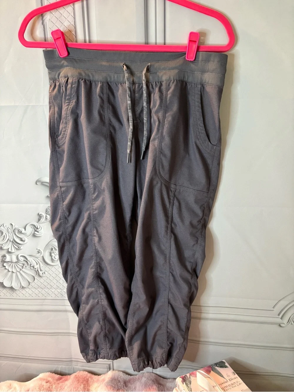 The North Face Women’s Gray Ruched Crop Capri Drawstring Joggers, Size Medium